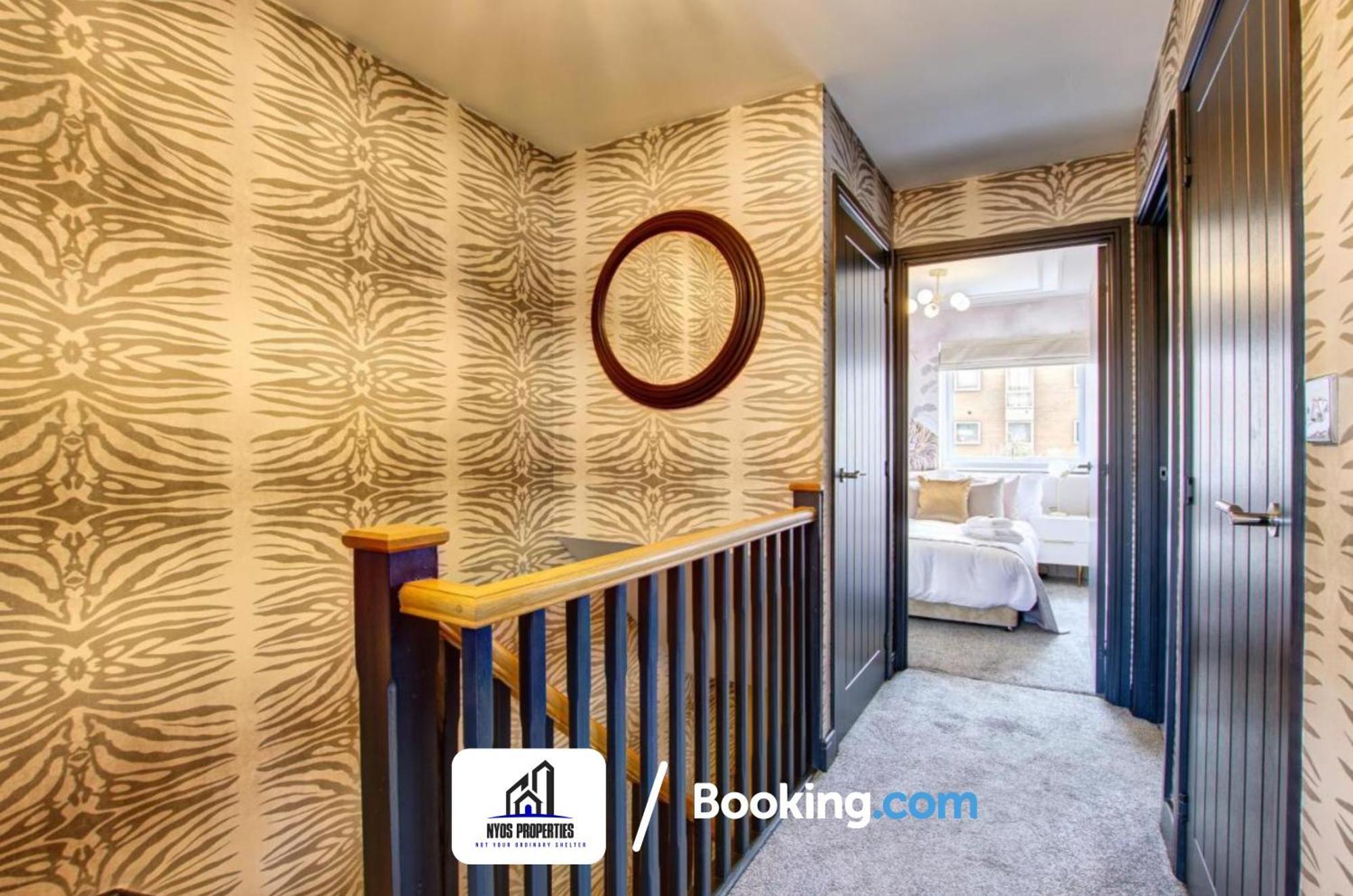 3 Bedroom Home By Nyos Properties Short Lets & Serviced Accommodation Manchester With Garden Exterior photo